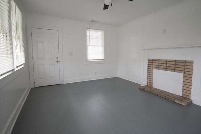 Building Photo - 114 Calvary Dr