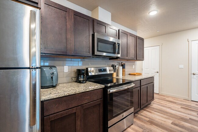 Building Photo - 5 S Kellogg St