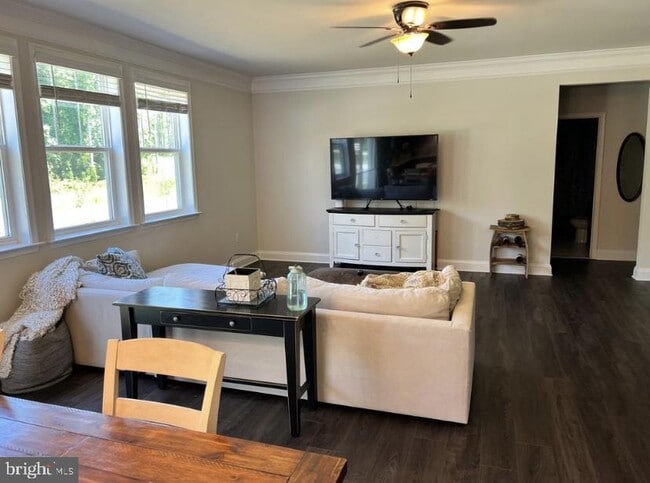 Building Photo - 111 Zoe Wy