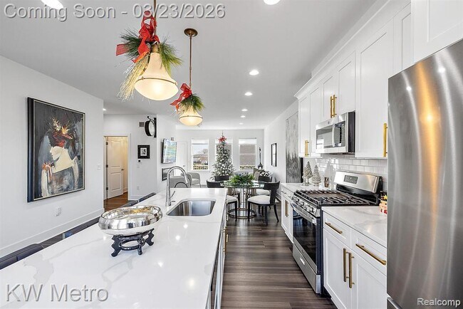 Building Photo - 5931 Stella Dr