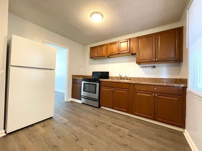 Building Photo - Welcome to Elm Street!