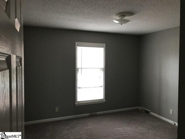 Building Photo - 1003 Ikes Rd