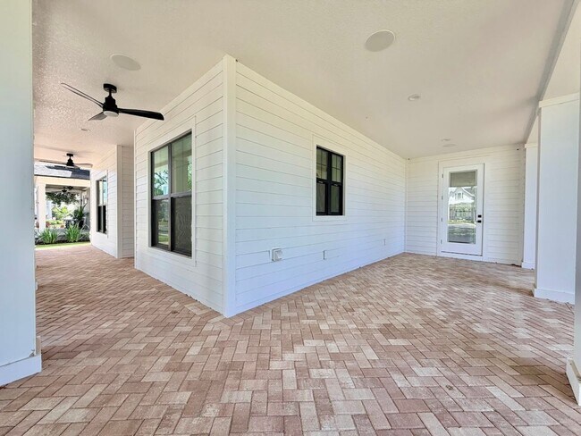 Building Photo - Brand New Custom 5/3.5 Home Steps from Downtown Winter Garden!