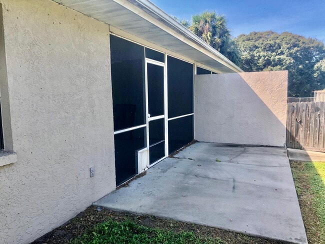 Building Photo - 1810 Mason Terrace