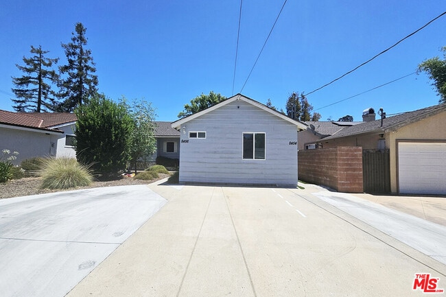Building Photo - 8454 Zelzah Ave