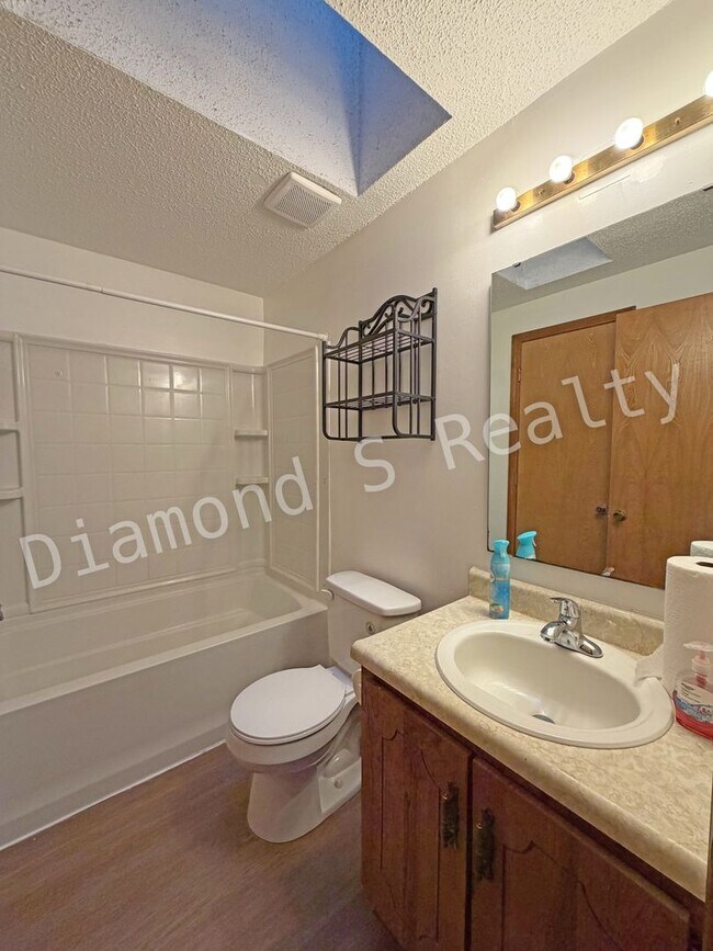 Building Photo - 2335 W Farm Rd 164