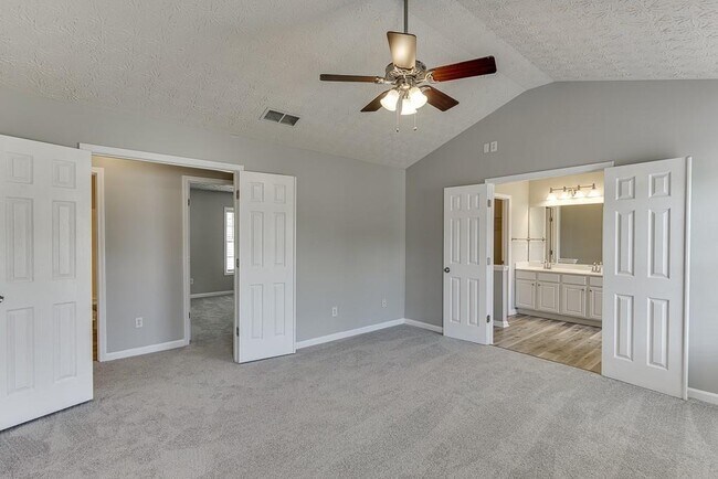 Building Photo - 678 Clairidge Elm Trail SW