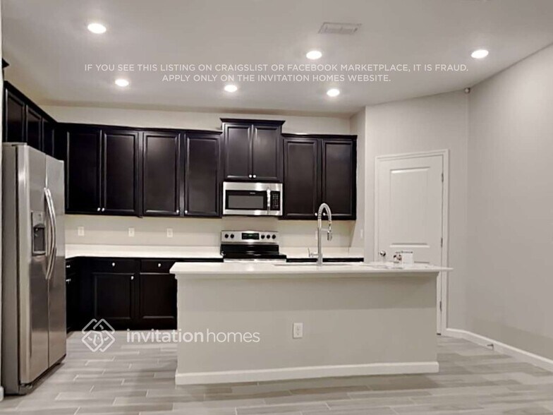 Building Photo - 9871 Lemon Grass Ln