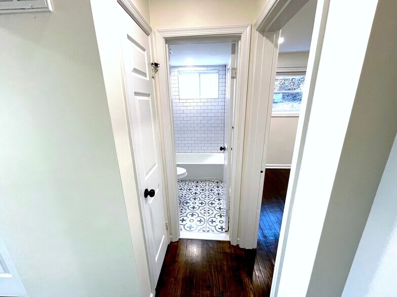 Hallway - 131 Joliet St SW