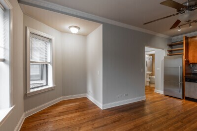 Building Photo - 722 W Addison St