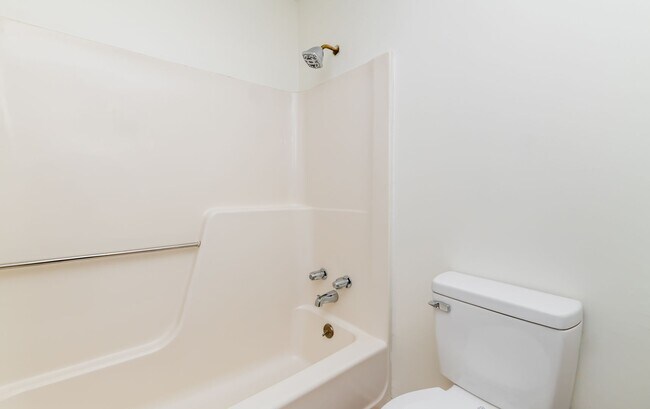 Building Photo - 4BR/2Ba house- Ready for new occupant!