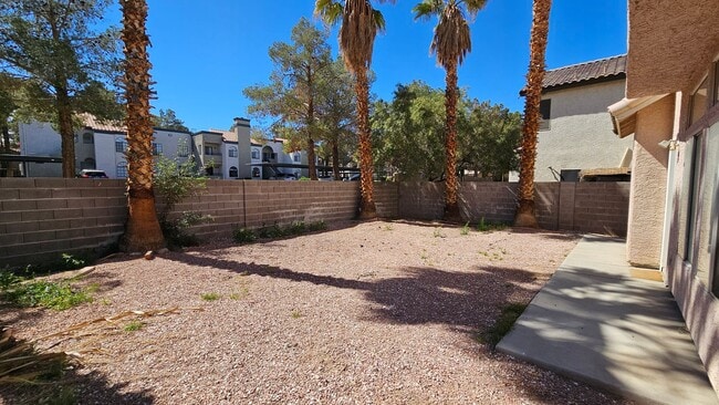 Building Photo - 4 Bedroom!  Buffalo & Smoke Ranch Area!