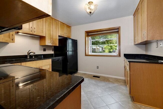 Building Photo - 3 Bed 2.5 Bath - Gaithersburg Townhouse - Finished Basement