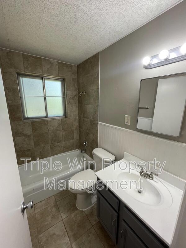 Building Photo - 10203 Trio Ln