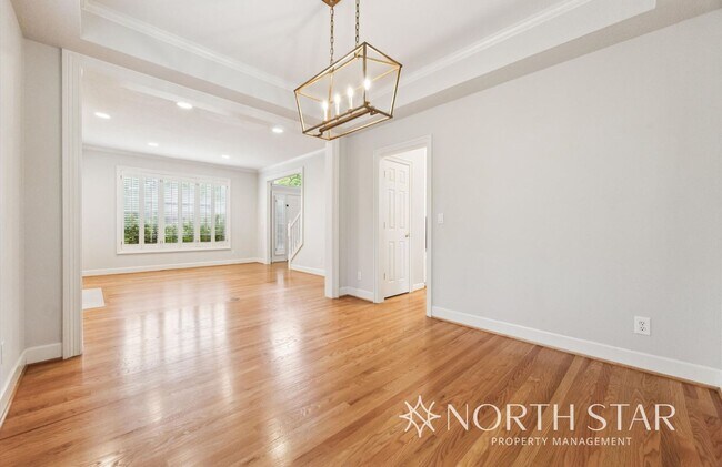 Building Photo - Beautiful Home Near Westlake Park