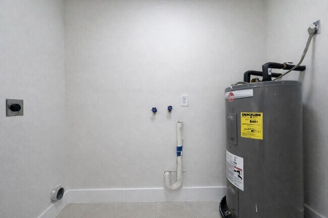 Building Photo - Karlov St Tri-Plex