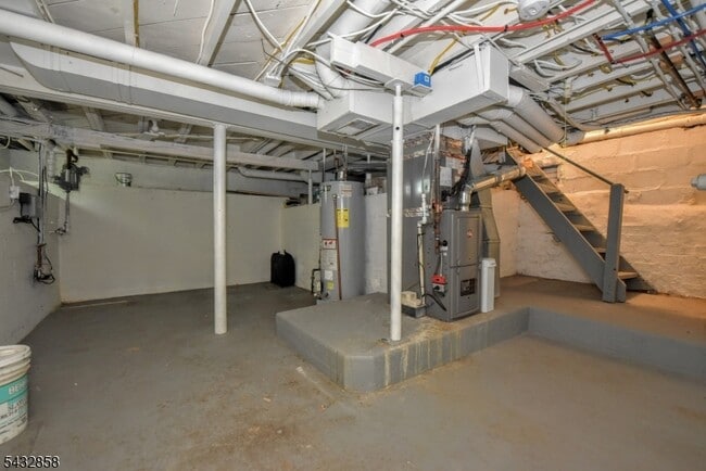Building Photo - 6 Standish Ln