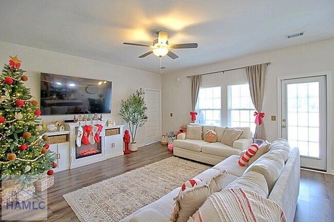 Building Photo - 1560 Arnall Dr