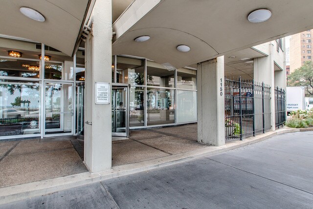 Building Photo - 1150 N Lake Shore Dr