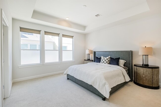 Building Photo - 946 W 18th St