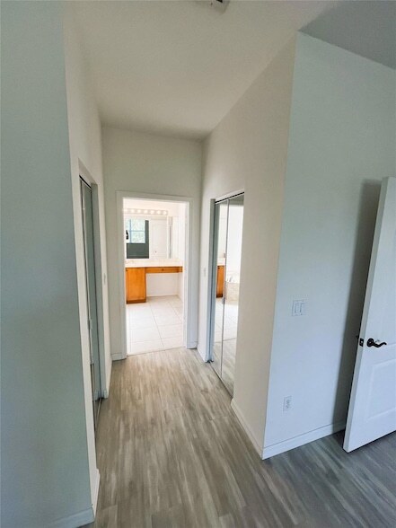 Building Photo - 10086 SW Chadwick Dr