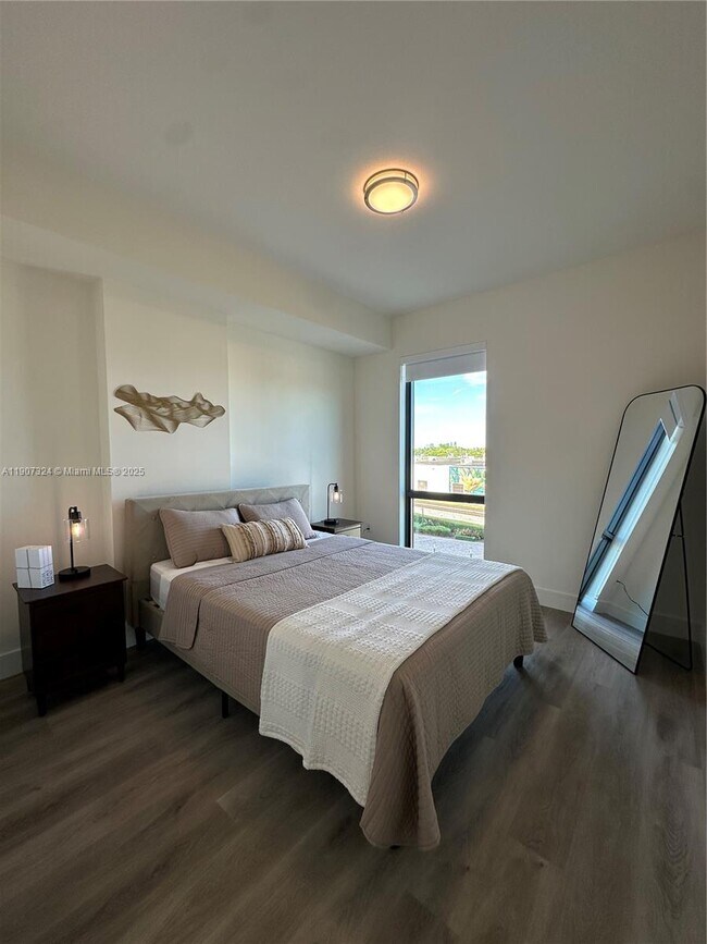 Building Photo - 3801 N Dixie Hwy