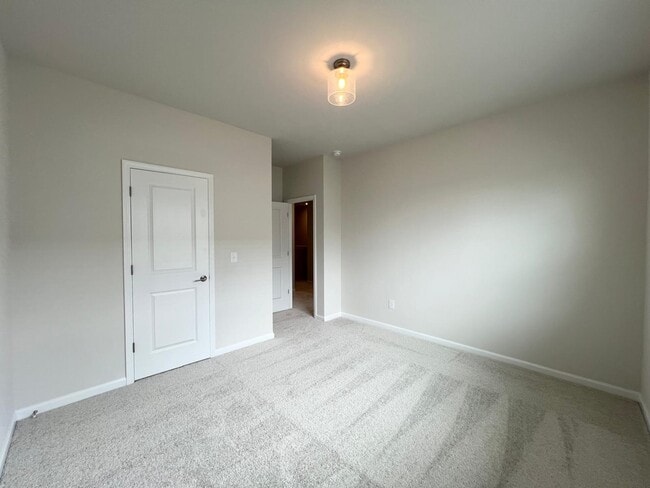 Building Photo - 8947 Nettleton Ave
