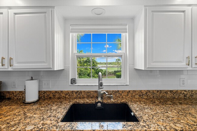 Building Photo - 4140 Bayhead Dr