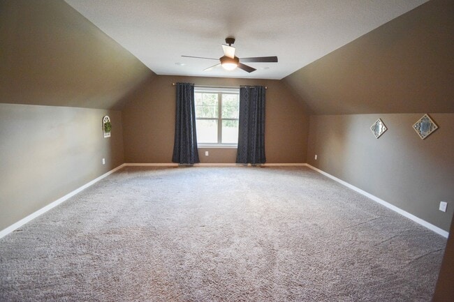 Building Photo - Spacious and Stunning 5 Bed 4 Bath For Ren...