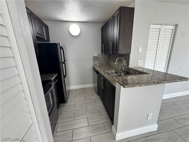 Building Photo - 124 Santa Clara Dr