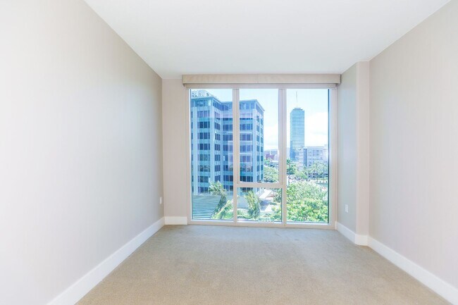 Building Photo - Allure Waikiki - 2 bedroom, 2 bath with 1 ...