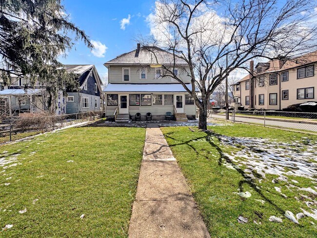 Building Photo - 2636-2638  W. 4th St.