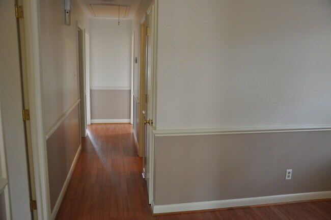 Building Photo - 202 Wrenwood Cir