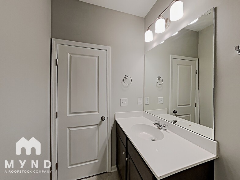 Building Photo - 2861 Regal Park Dr NW
