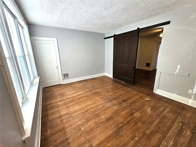 Building Photo - 4953 Holly Hills Ave