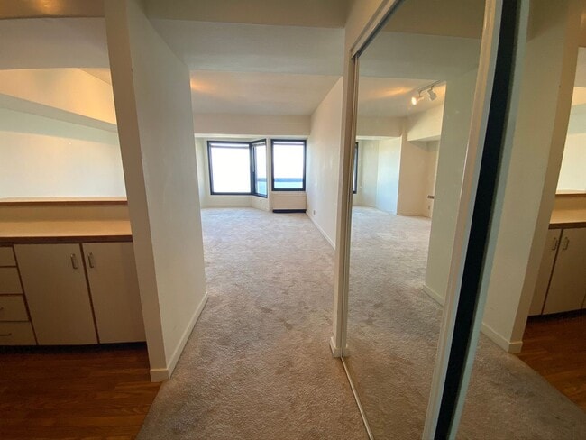Building Photo - 1BD/1BATH Condo Available in Pacific Park Plaza