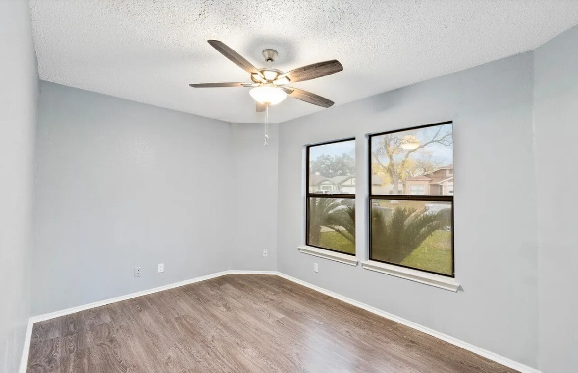 Building Photo - 9135 Deer Vlg