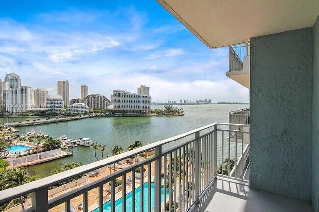 Building Photo - 1111 Brickell Bay Dr