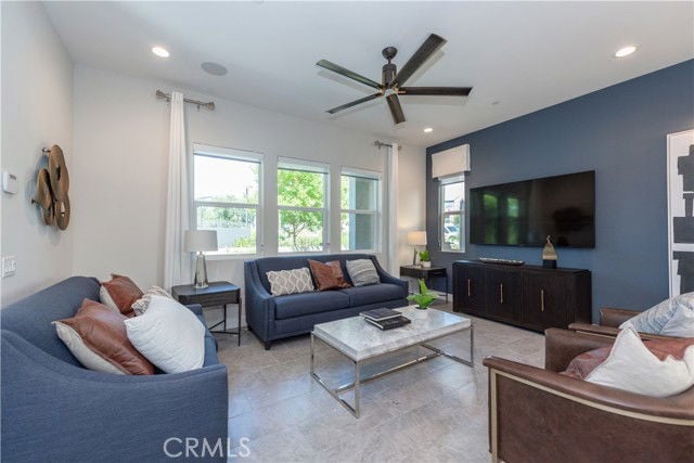 Building Photo - 255 Sawbuck