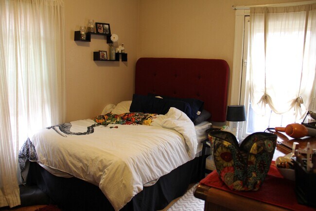 Building Photo - 3246 N Downer Ave