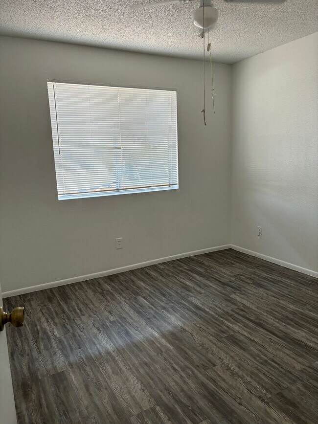 Building Photo - NICE 2 BDRM 2 BATH UNIT