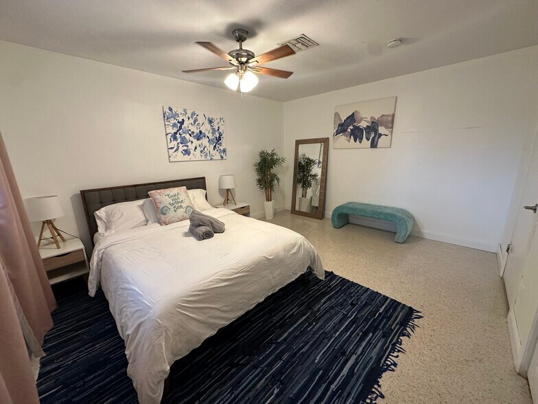 Building Photo - 2901 NW 9th Ter