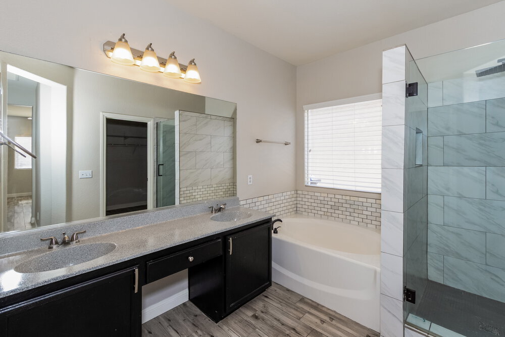 Building Photo - 5402 Royal Yacht Way