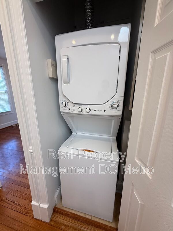 Building Photo - 2131 Newport Pl NW