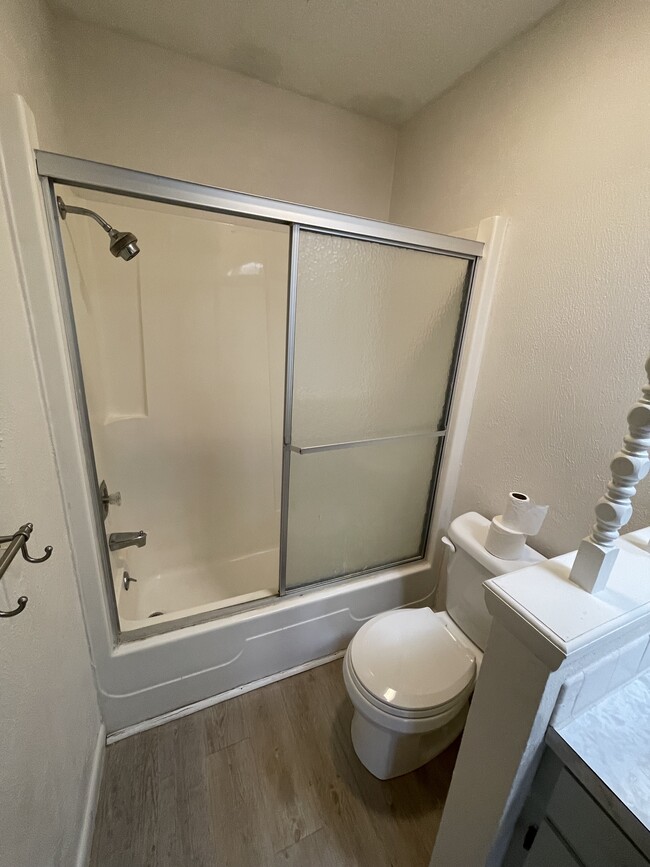 Building Photo - 1003 Sunset Dr