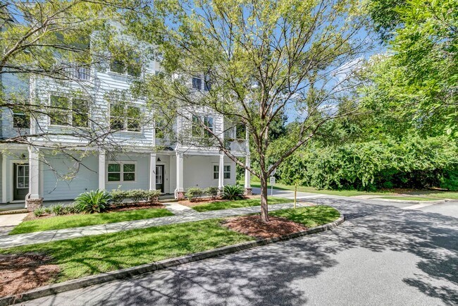 Building Photo - 123 Sabal Ct