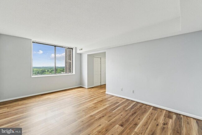 Building Photo - 3713 S George Mason Dr