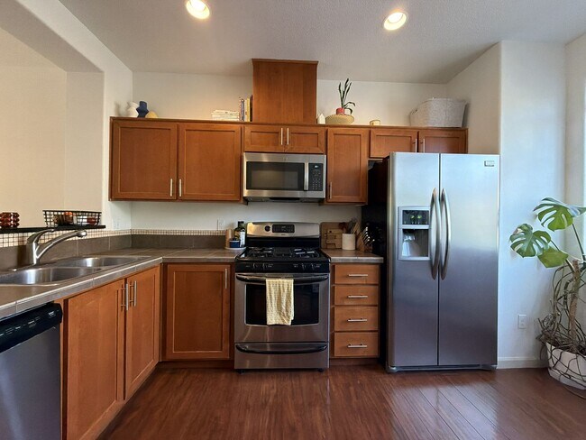 Building Photo - 10721 NE Gateway Pl