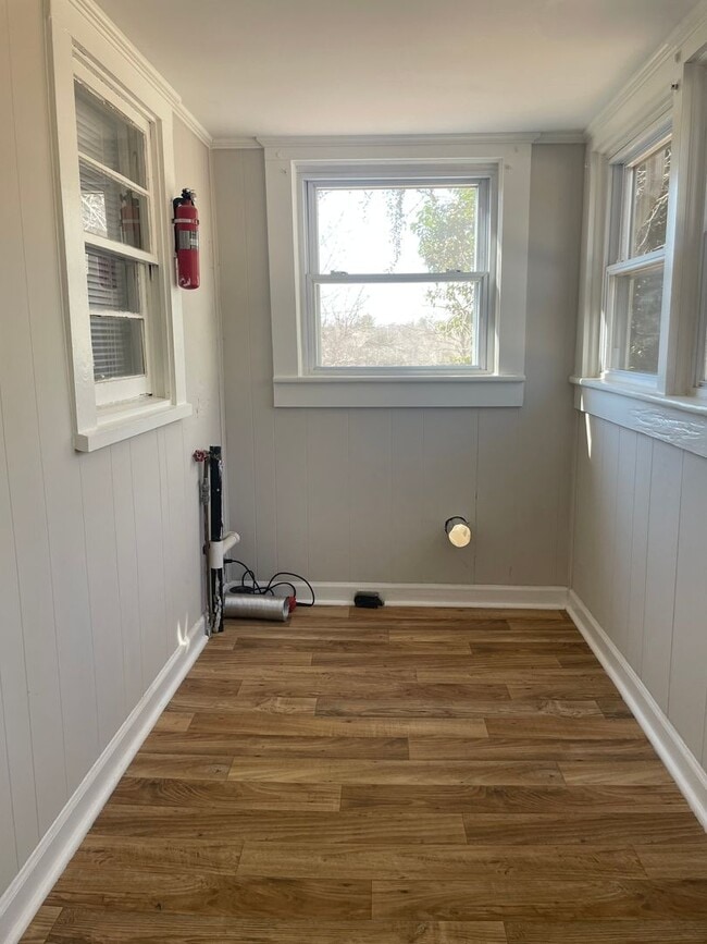 Building Photo - Adorable 3 bedroom 1 bath home Located in Hickory