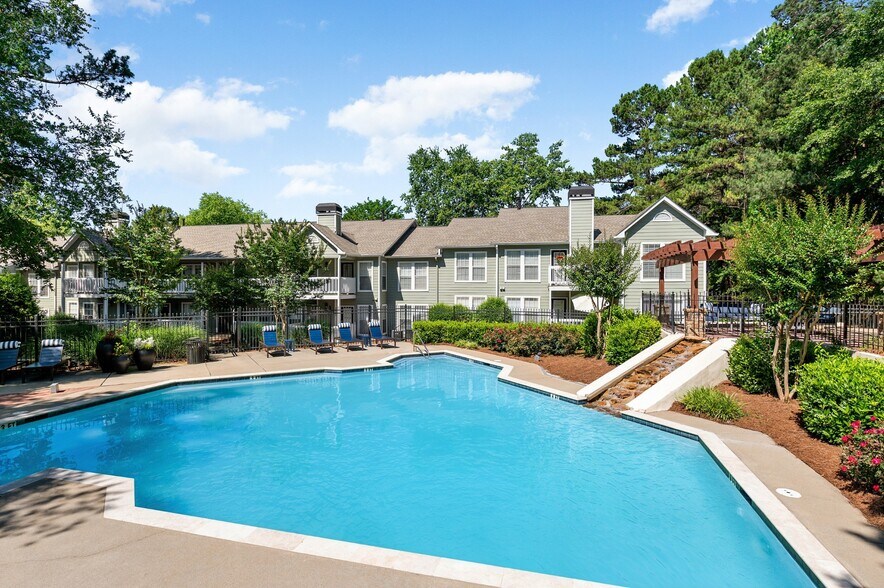 Building Photo - Creekside at White Oak